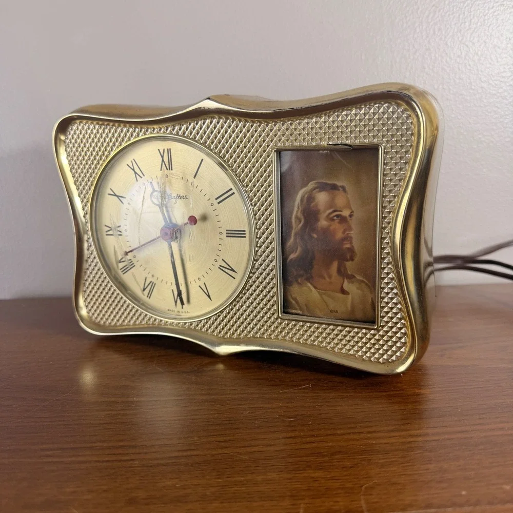 Vintage MasterCrafters Jesus Electric Clock MCM Gold Religious Working USA
